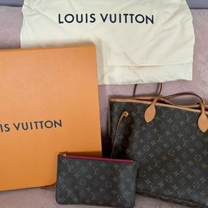 Louis Vuitton MM Neverfull in Fuschia wi/wristlet, dust bag, box and papers